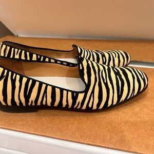 Vionic Women’s Size 7 Willa Tiger Velvet Leather Slip On Flat Loafers